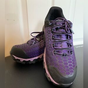 Women’s 8W Timberland steel toed work shoes